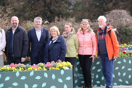 Pot za spomin v Arboretumu Volčji Potok povezuje generacije in krepi demenci prijazno okolje (34)